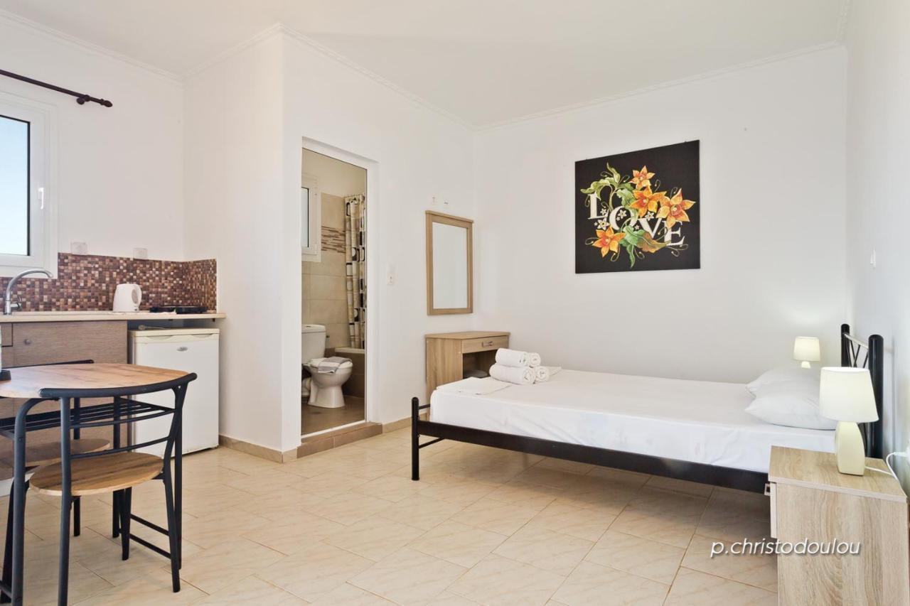 Albatros Studios & Apartments Lefkos  Bagian luar foto
